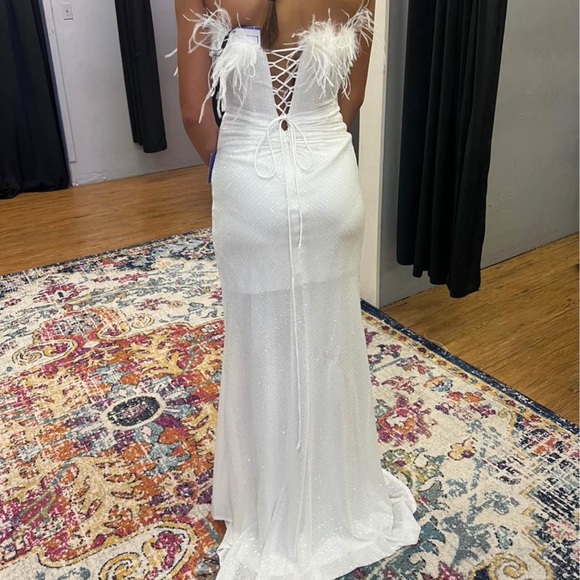 White strapless feather and sequin formal dress XS worn for a few hours - Picture 2 of 4
